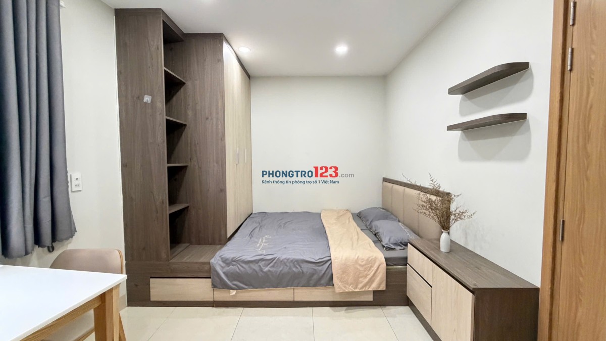 Full nội thất cơ bản – Cửa ra vào khóa vân tay dọn vào ở ngay Cửa sổ trời – không gian thoáng