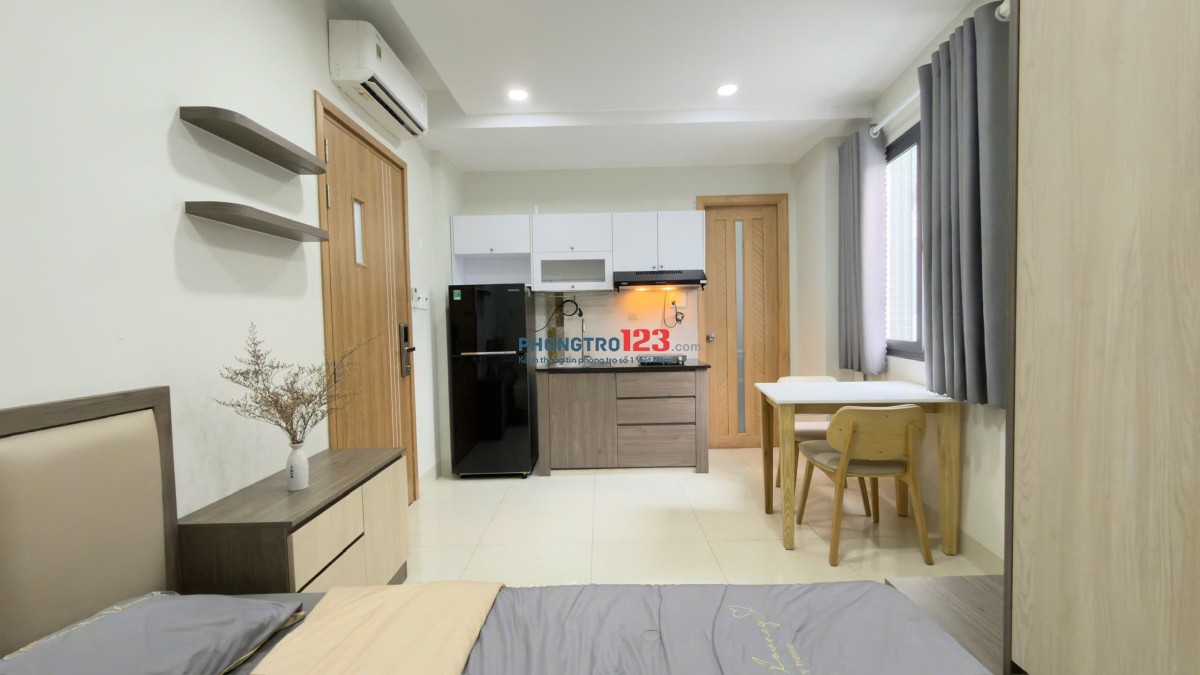 Full nội thất cơ bản – Cửa ra vào khóa vân tay dọn vào ở ngay Cửa sổ trời – không gian thoáng