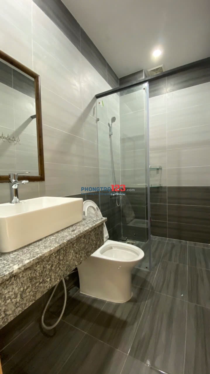 CHO THUÊ CĂN HỘ STUDIO CỬA SỔ TO - UNG VĂN KHIÊM (SÁT ĐẠI HỌC HUTECH & NGÃ TƯ HÀNG XANH)