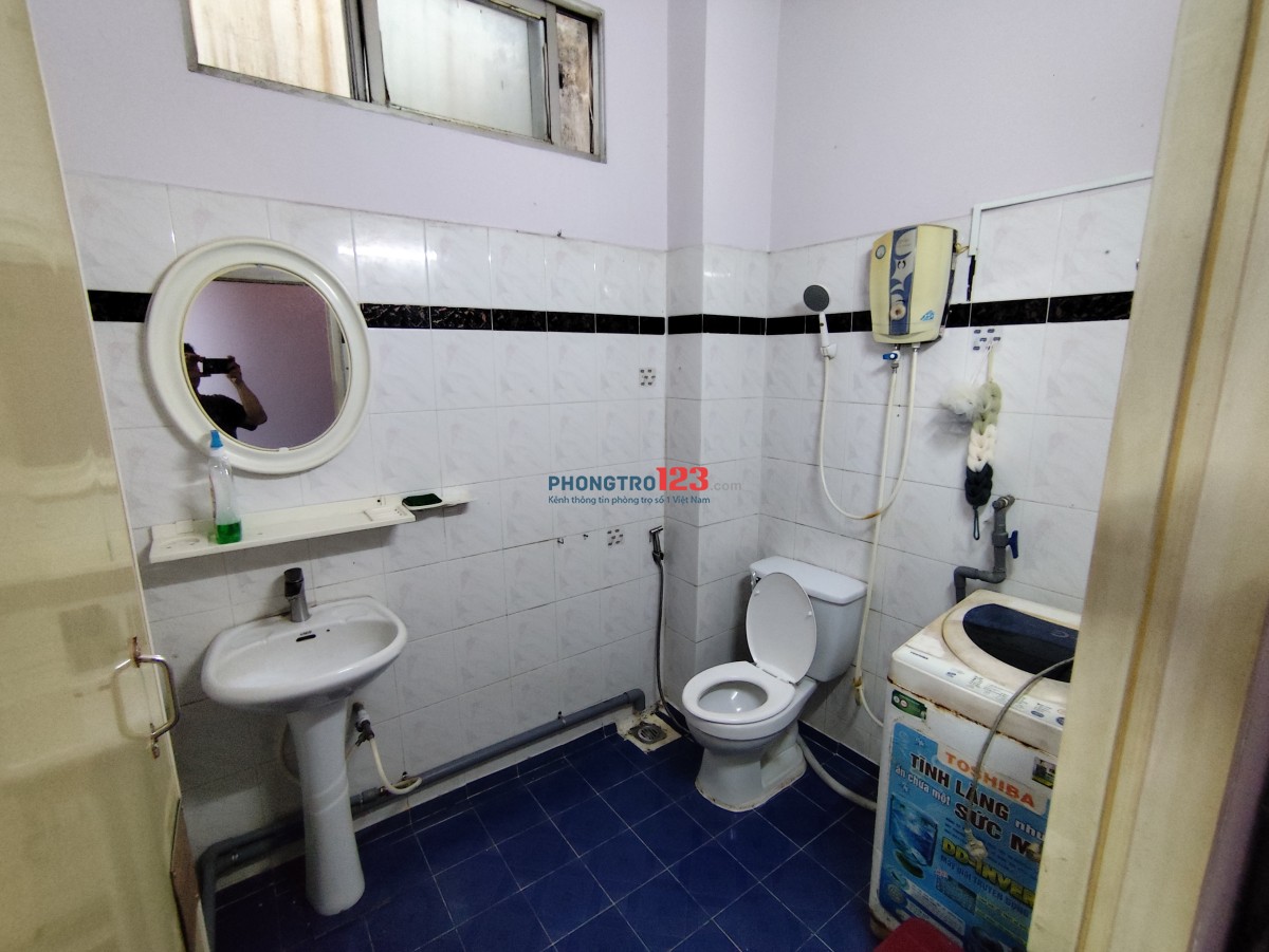 Phòng tối đa 2 người 2 xe. 4,5tr. Ko chung chủ