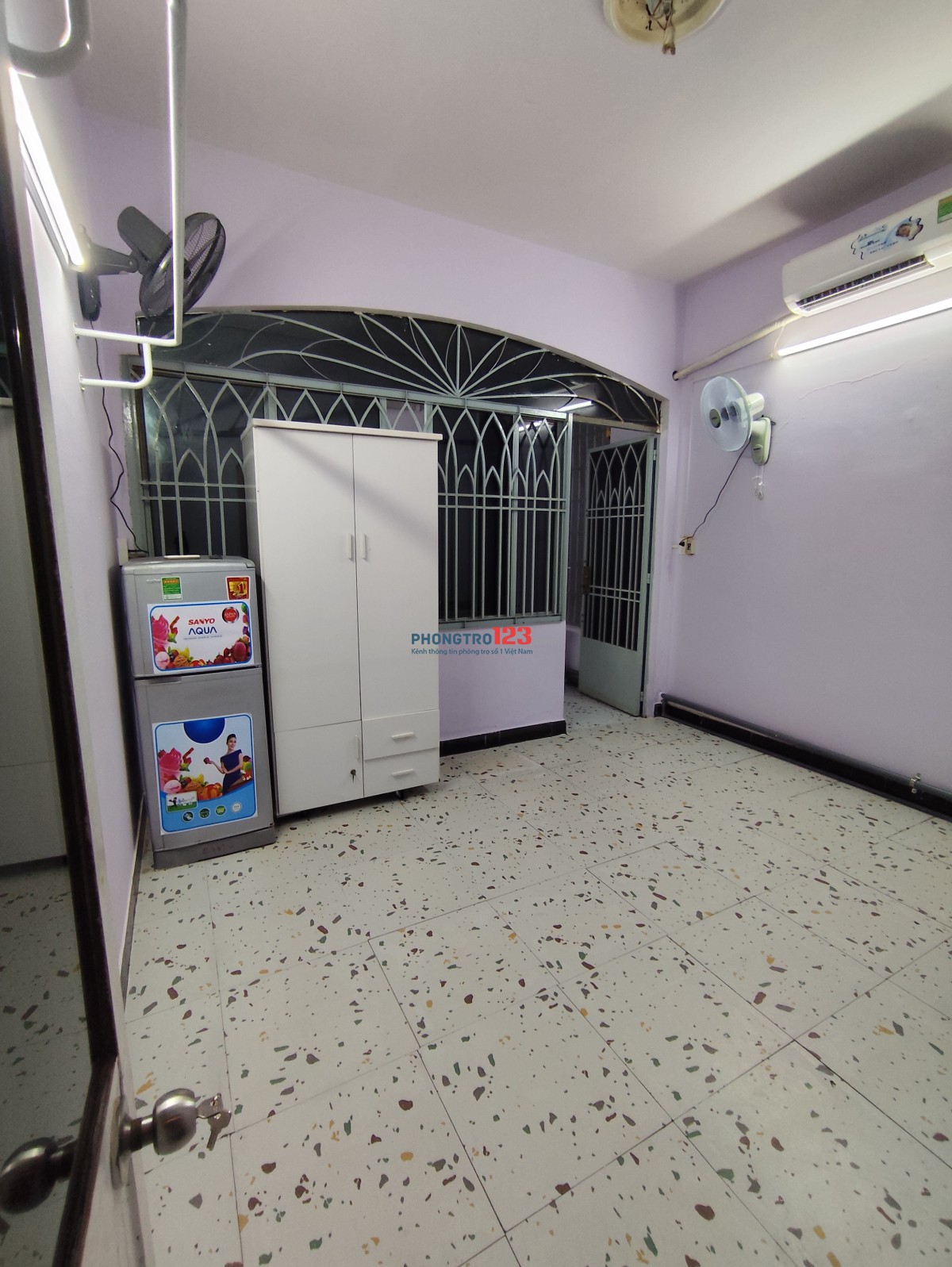 Phòng tối đa 2 người 2 xe. 4,5tr. Ko chung chủ