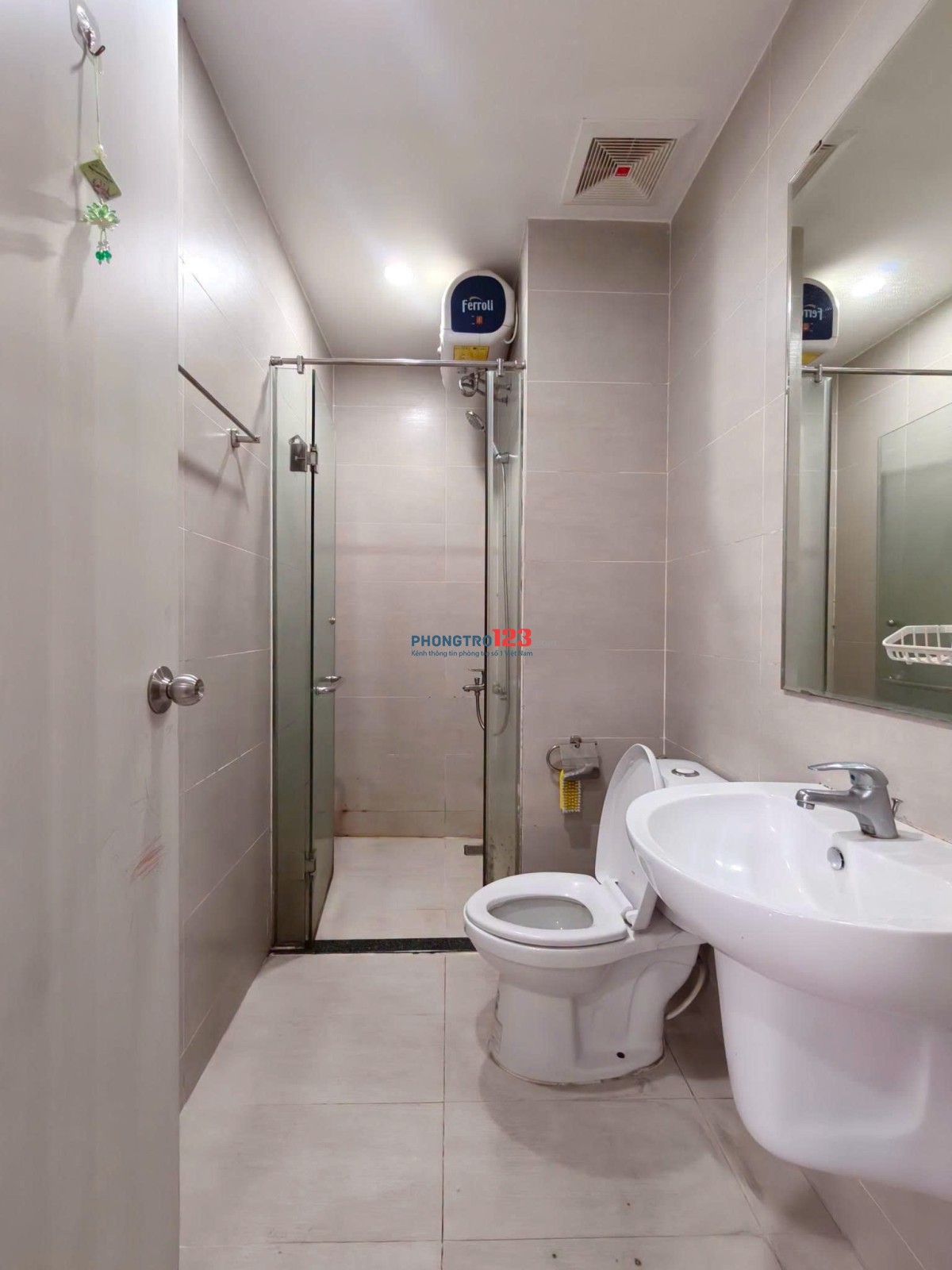 Central Plaza- Full NT, nhà mới, 2PN, Giá 14 triêu/th, 73m2 đang trống sẵn.