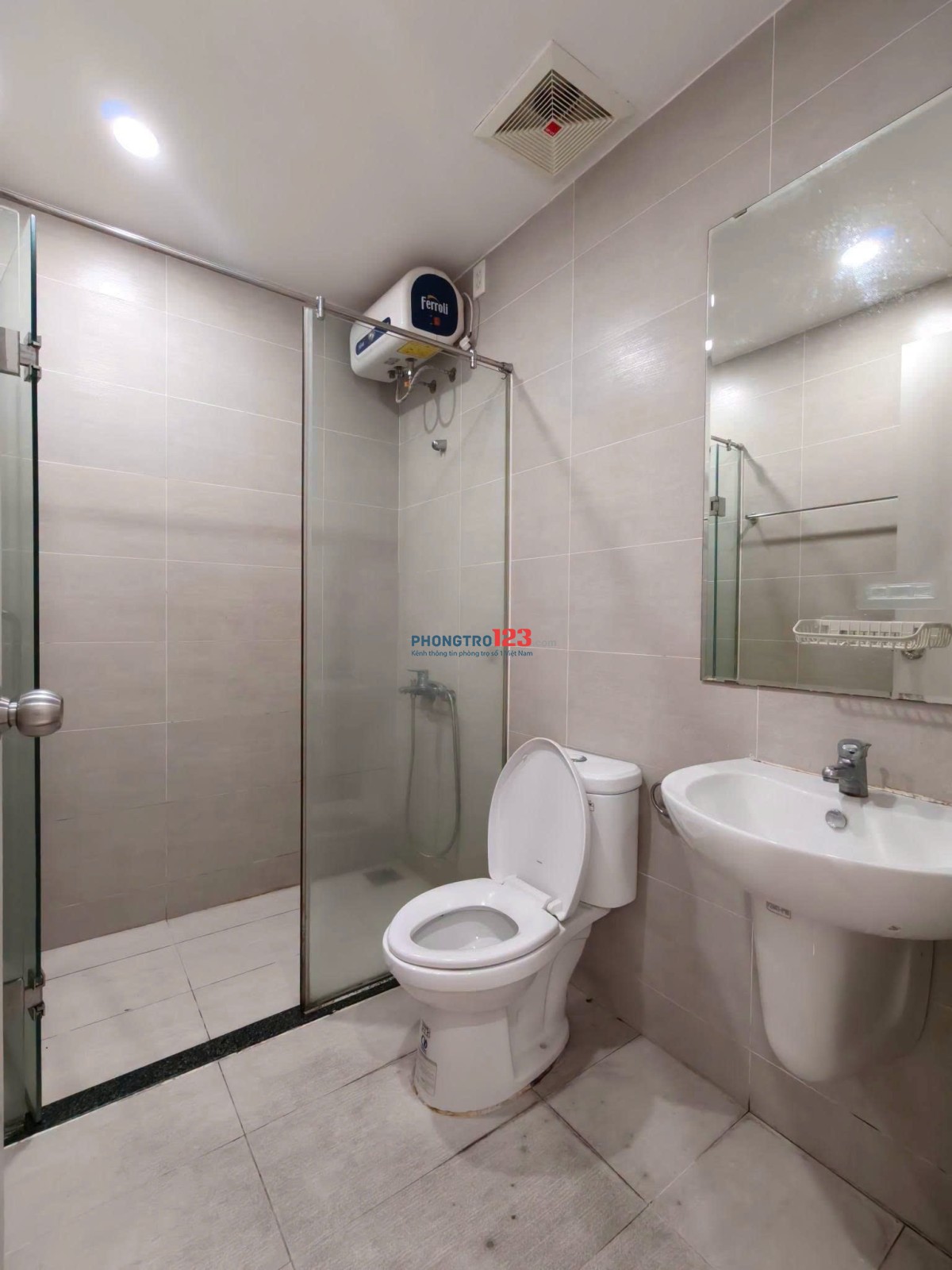 Central Plaza- Full NT, nhà mới, 2PN, Giá 14 triêu/th, 73m2 đang trống sẵn.