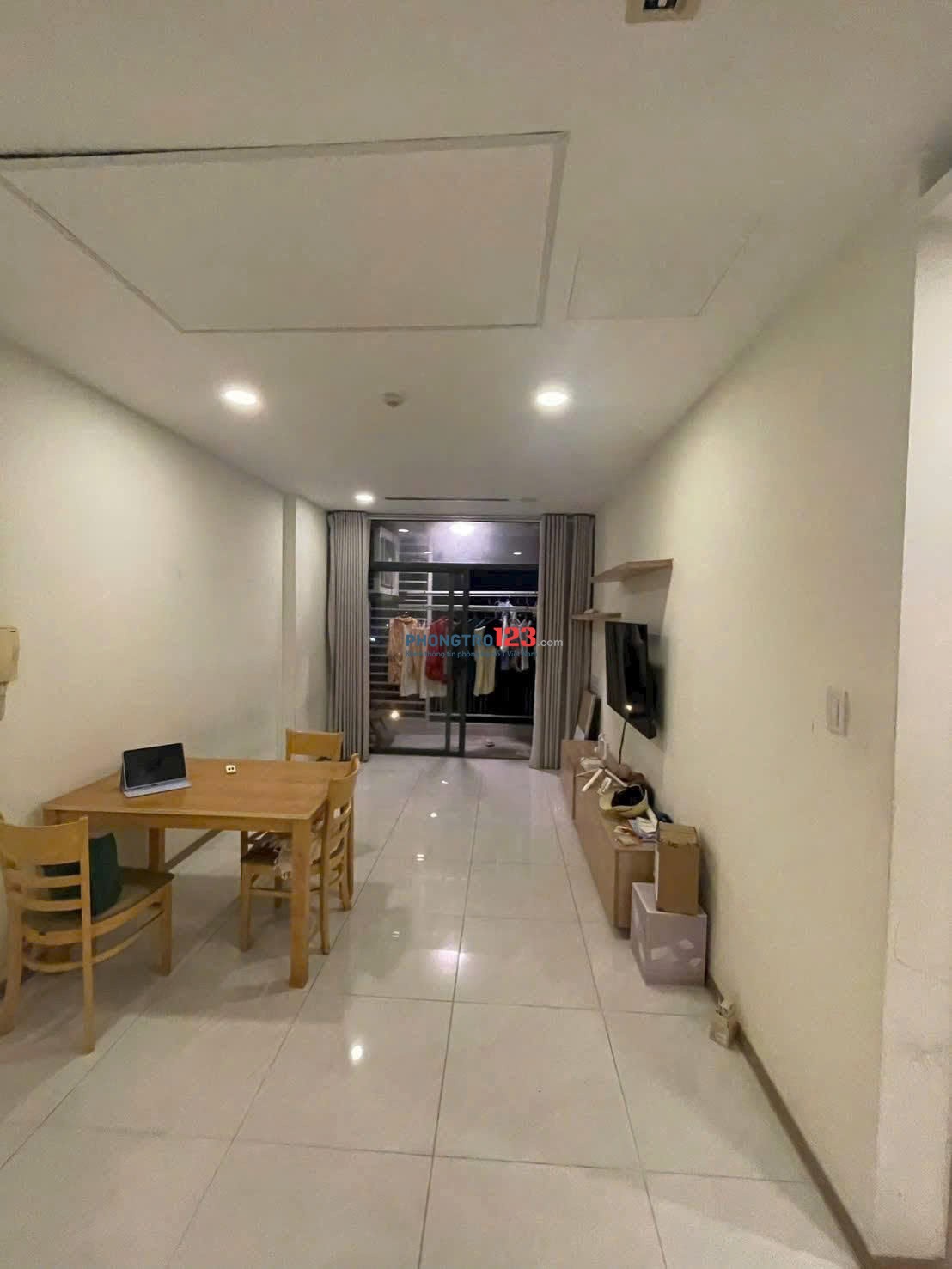Oriental Plaza-Âu cơ Tân Phú, 2PN full NT Giá 10,5 tr/th trống sẵn, 75m2.