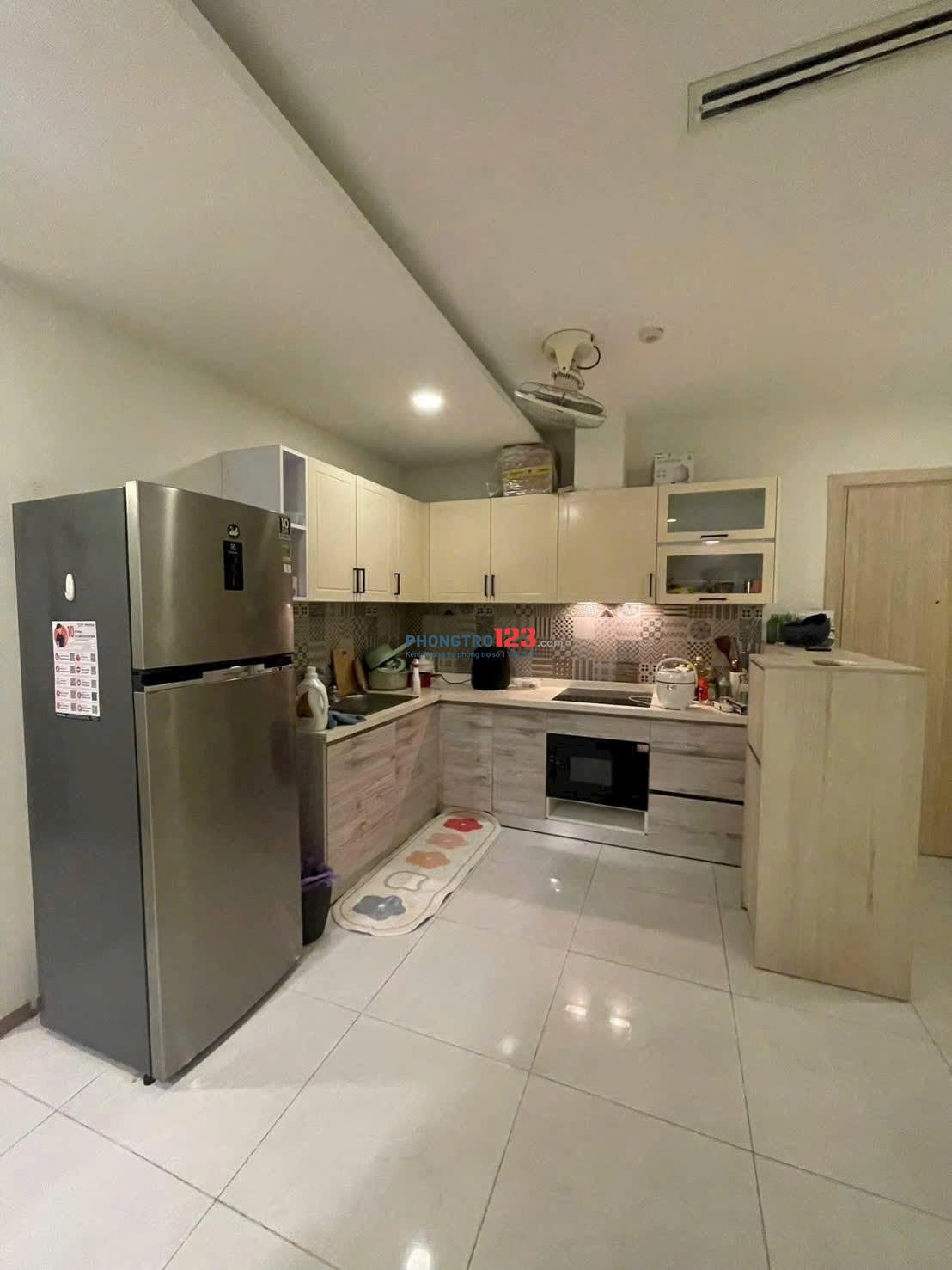 Oriental Plaza-Âu cơ Tân Phú, 2PN full NT Giá 10,5 tr/th trống sẵn, 75m2.