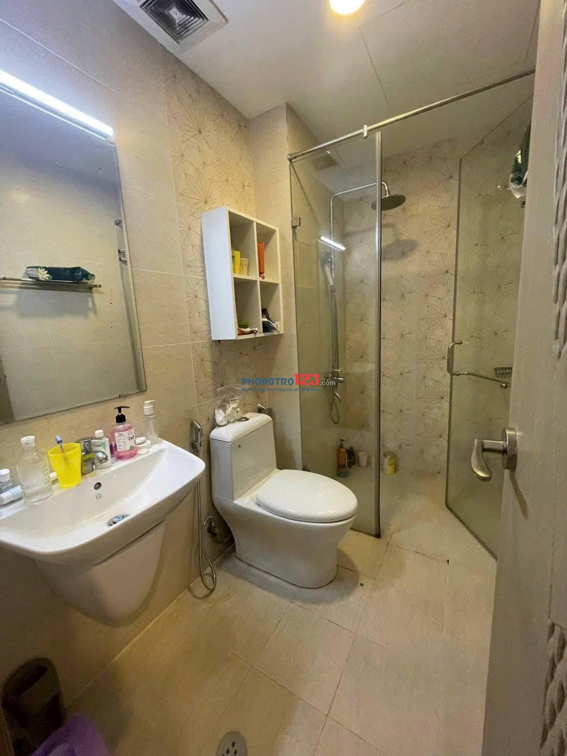 Oriental Plaza-Âu cơ Tân Phú, 2PN full NT Giá 10,5 tr/th trống sẵn, 75m2.