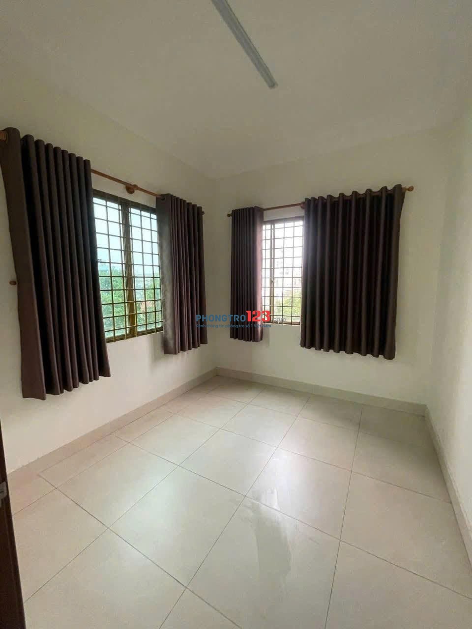 Chung cư Trường Sa-Quận 3, Ko Nội Thất, ban công 2PN, 85m2, giá 10tr/th