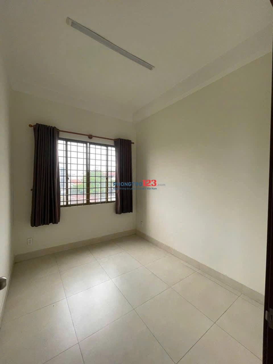 Chung cư Trường Sa-Quận 3, Ko Nội Thất, ban công 2PN, 85m2, giá 10tr/th