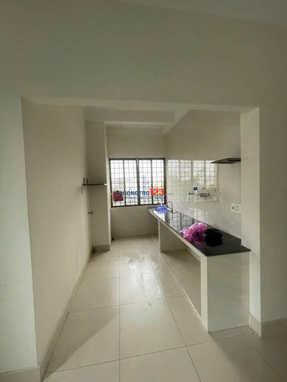Chung cư Trường Sa-Quận 3, Ko Nội Thất, ban công 2PN, 85m2, giá 10tr/th