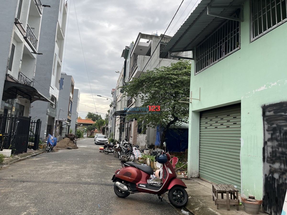 Nhà cho thuê nguyên căn(Nhà Đang Trống):Dt 4m*10m, gác suốt