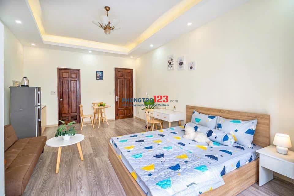Cho thuê căn hộ có máy giặt riêng, ban công lớn gần ngã tư Phú Nhuận