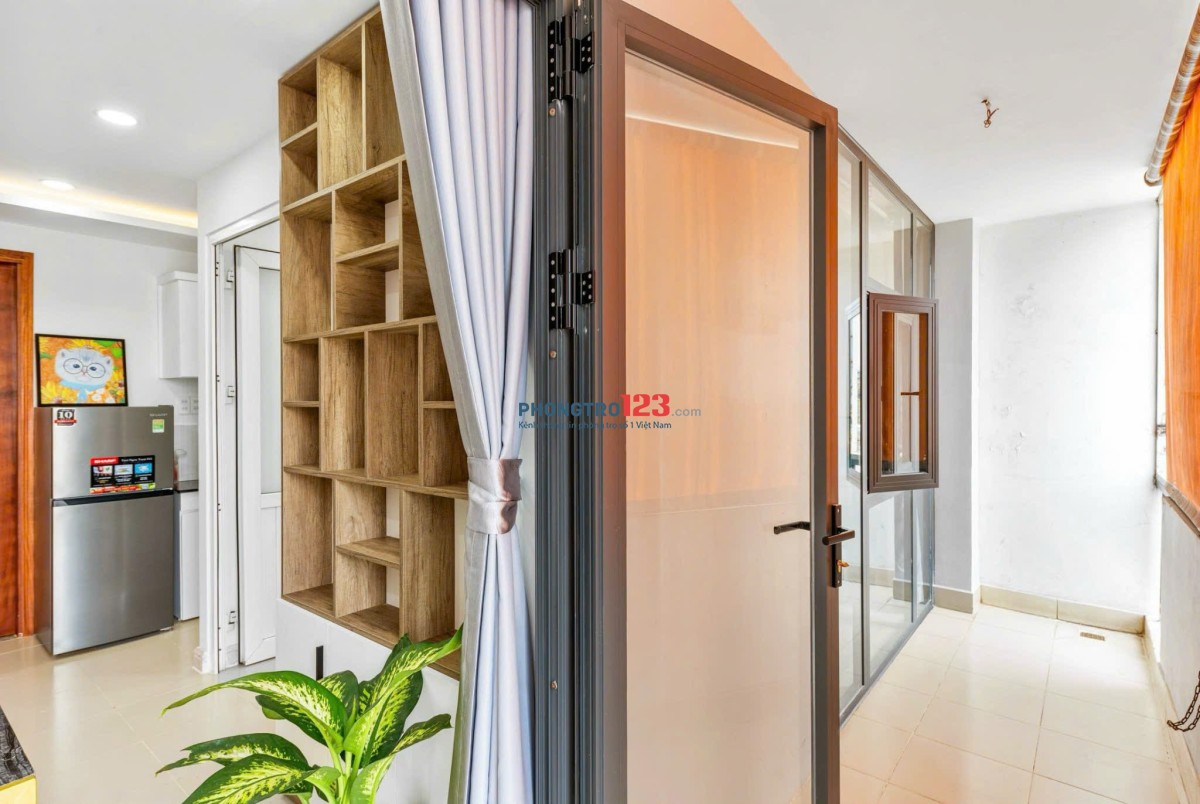 PHÒNG FULL NỘI THẤT BAN CÔNG SIÊU THOÁNG VÕ DUY NINH BÌNH THẠNH TÁCH BẾP TIỆN NGHI YÊN TĨNH