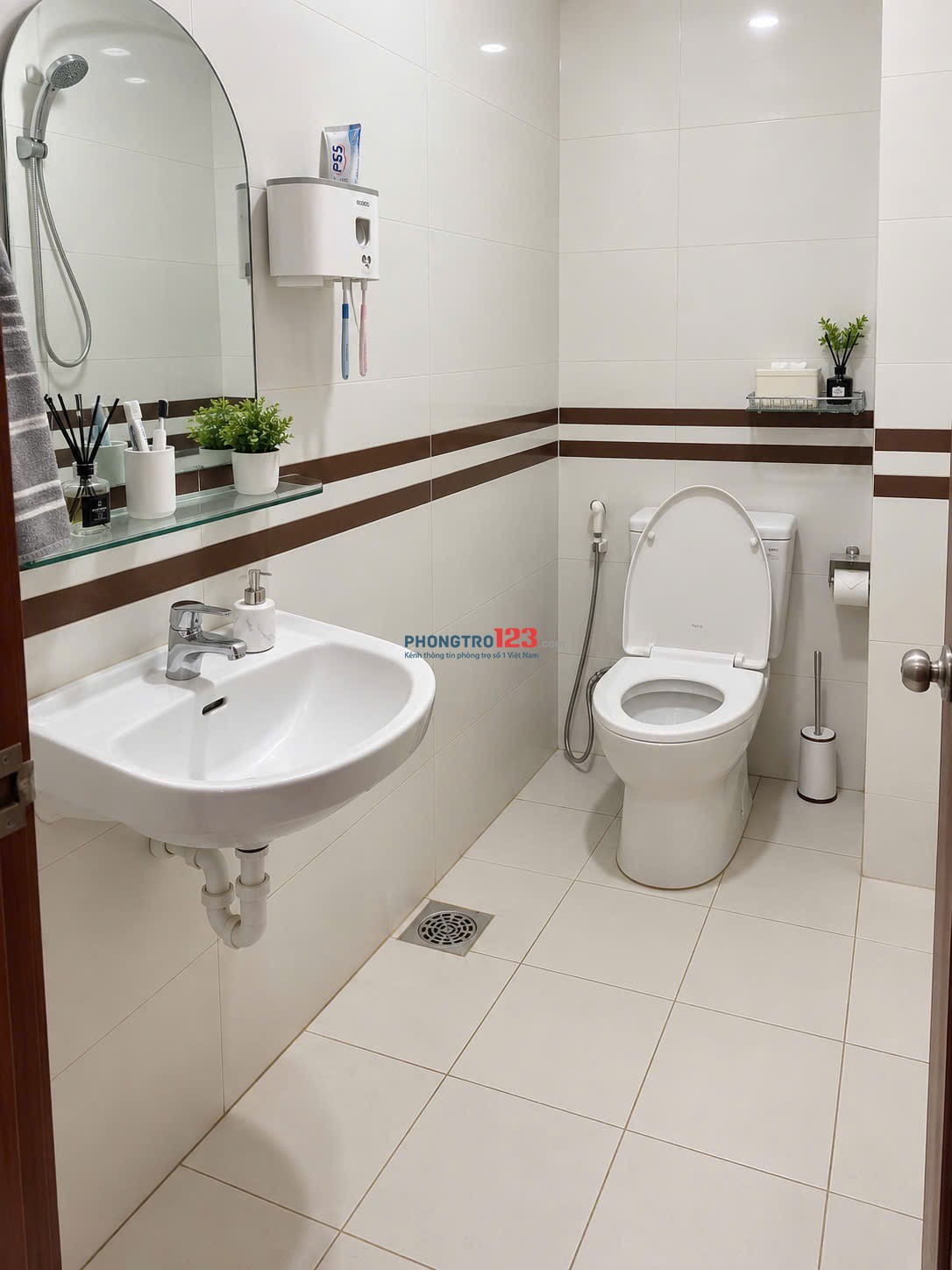 PHÒNG FULL NỘI THẤT CÓ BAN CÔNG MẶT TIỀN ĐÀO DUY ANH PHÚ NHUẬN. DỌN VÀO Ở NGAY GẦN SIÊU THỊ