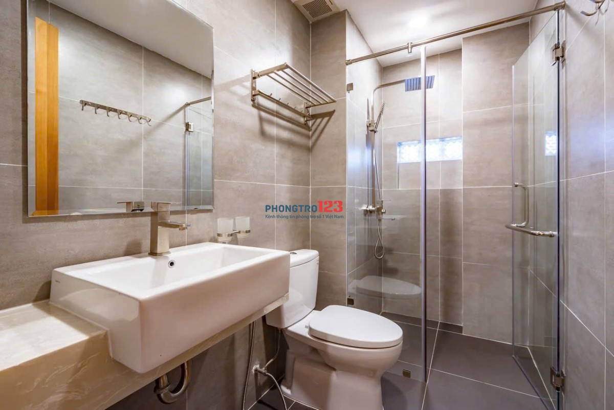 PHÒNG FULL NỘI THẤT BAN CÔNG HUỲNH VĂN BÁNH PHÚ NHUẬN DỌN VÀO Ở NGAY TIỆN NGHI YÊN TĨNH