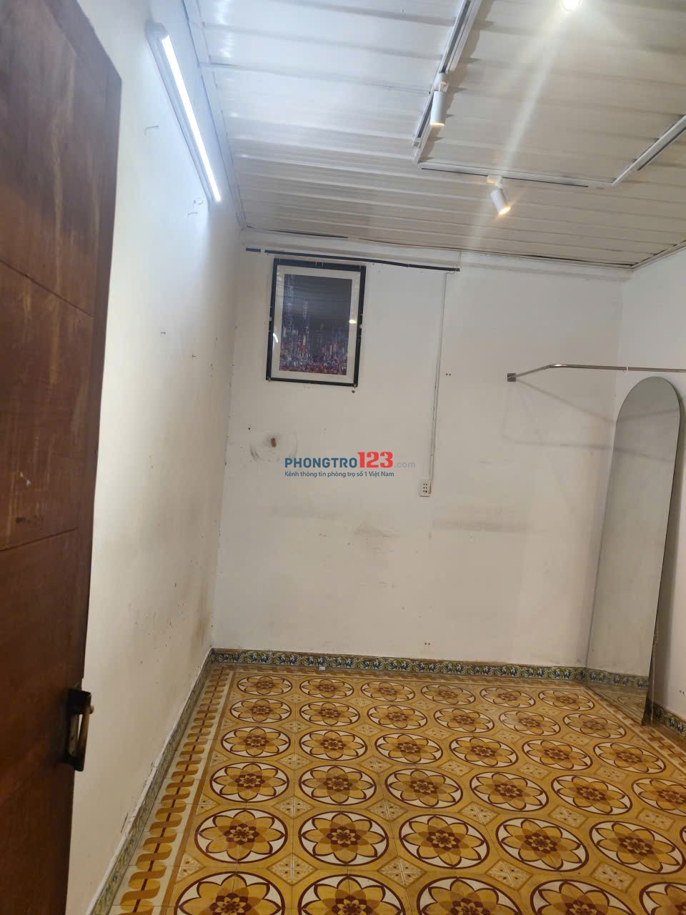 Cho thuê nhà 3 phòng ngủ – Ngõ hẻm gần Phan Đăng Lưu & Phan Xích Long