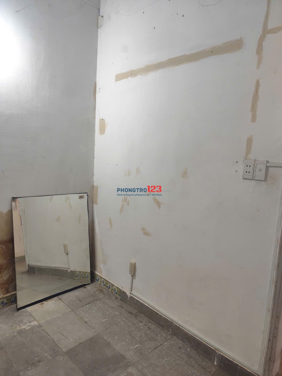 Cho thuê nhà 3 phòng ngủ – Ngõ hẻm gần Phan Đăng Lưu & Phan Xích Long