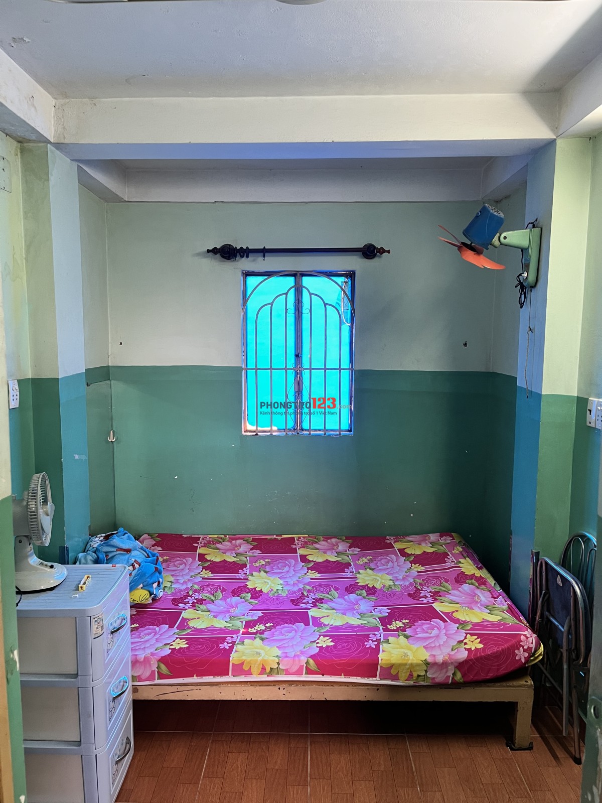 PHÒNG ĐẦY ĐỦ TIỆN NGHI CÓ MÁY LẠNH TOLET RIÊNG QUẬN 3