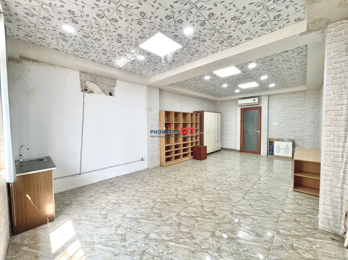 Cho thuê phòng 65m² ở 5-6 người, cửa sổ trời, thang máy – Nơ Trang Long, Bình Thạnh | Gần VLU, IUH