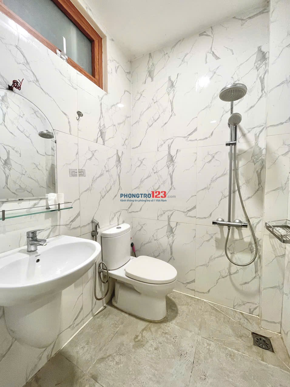 Cho thuê phòng 65m² ở 5-6 người, cửa sổ trời, thang máy – Nơ Trang Long, Bình Thạnh | Gần VLU, IUH
