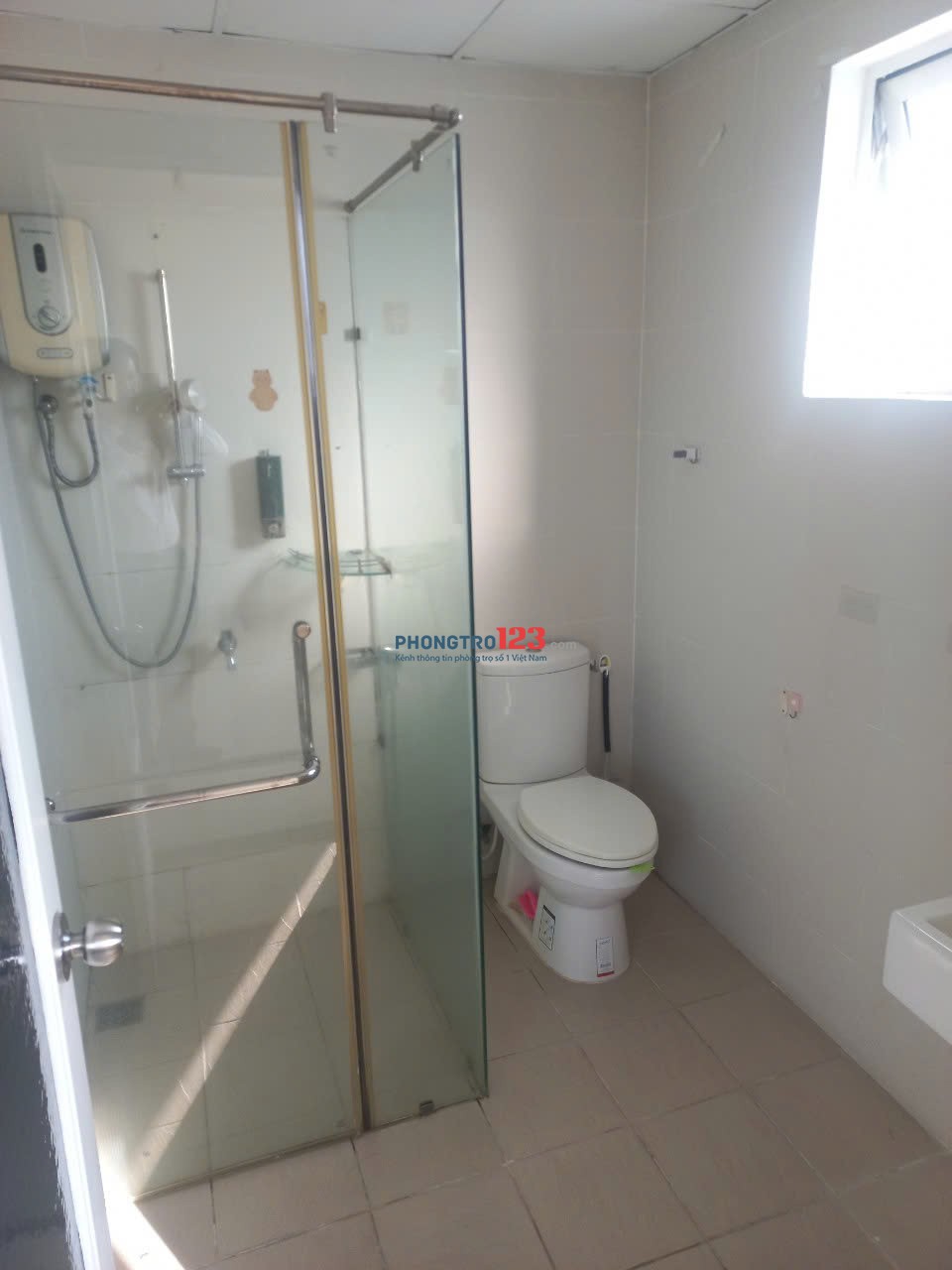 Căn 3p ngủ-97m2- nội thất,giá 15tr/th -C/c Hoa sen- 262 Lạc Long Quân