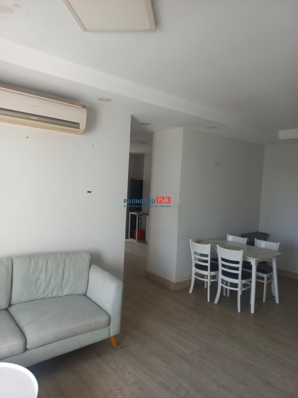 Căn 3p ngủ-97m2- nội thất,giá 15tr/th -C/c Hoa sen- 262 Lạc Long Quân