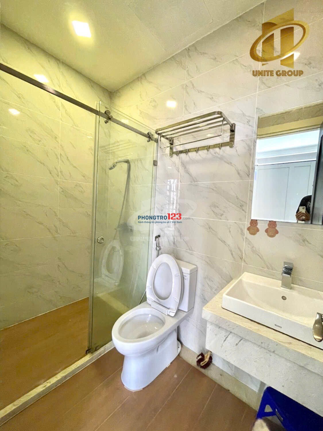 Cho thuê căn hộ có máy giặt riêng, ban công thoáng mát gần ngã tư Hàng Xanh, quận Bình Thạnh.