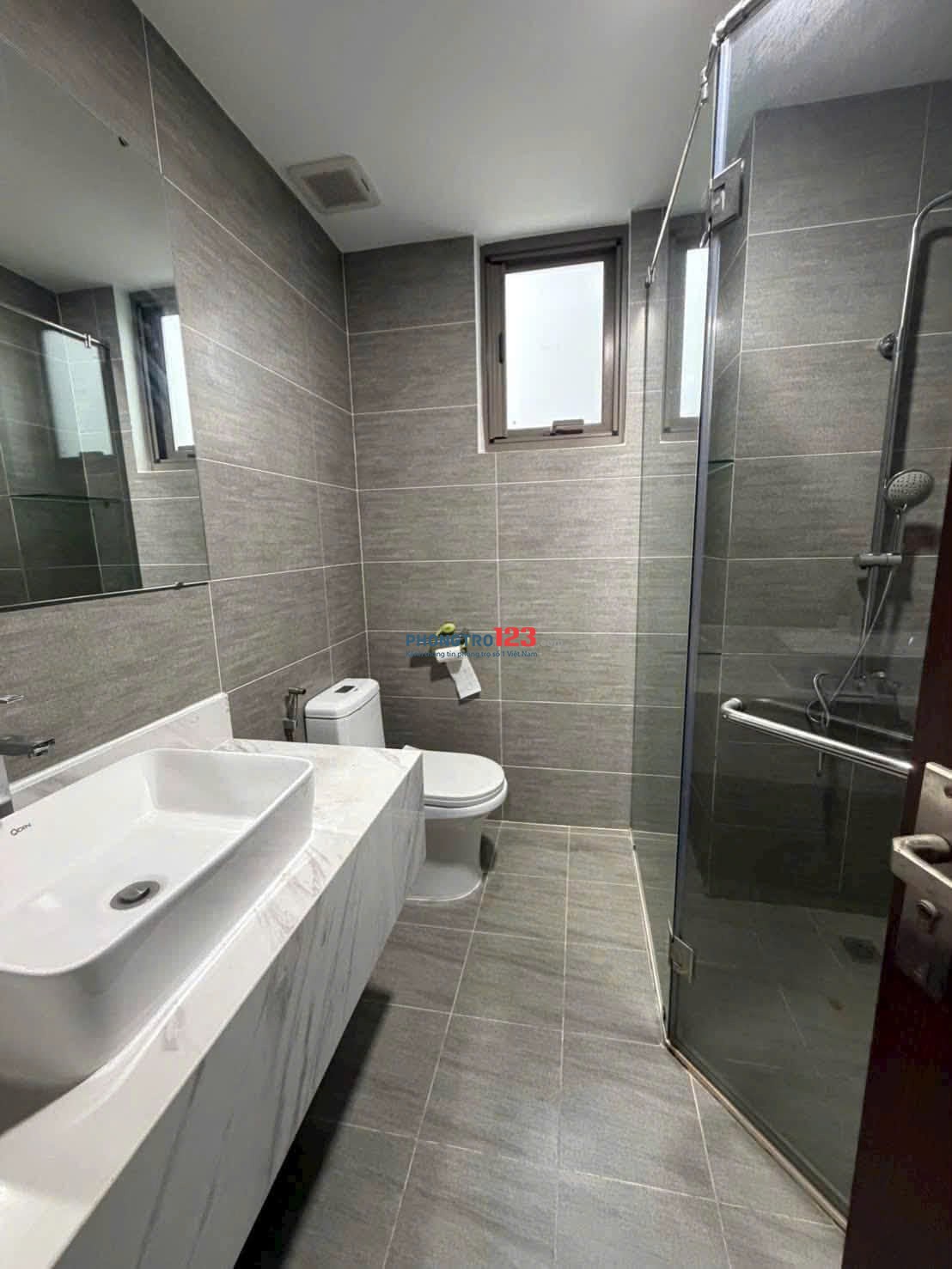 C/c Sacomreal 584-nhà mới, nội thất cao cấp, 85m2, giá 10,5 tr/th.