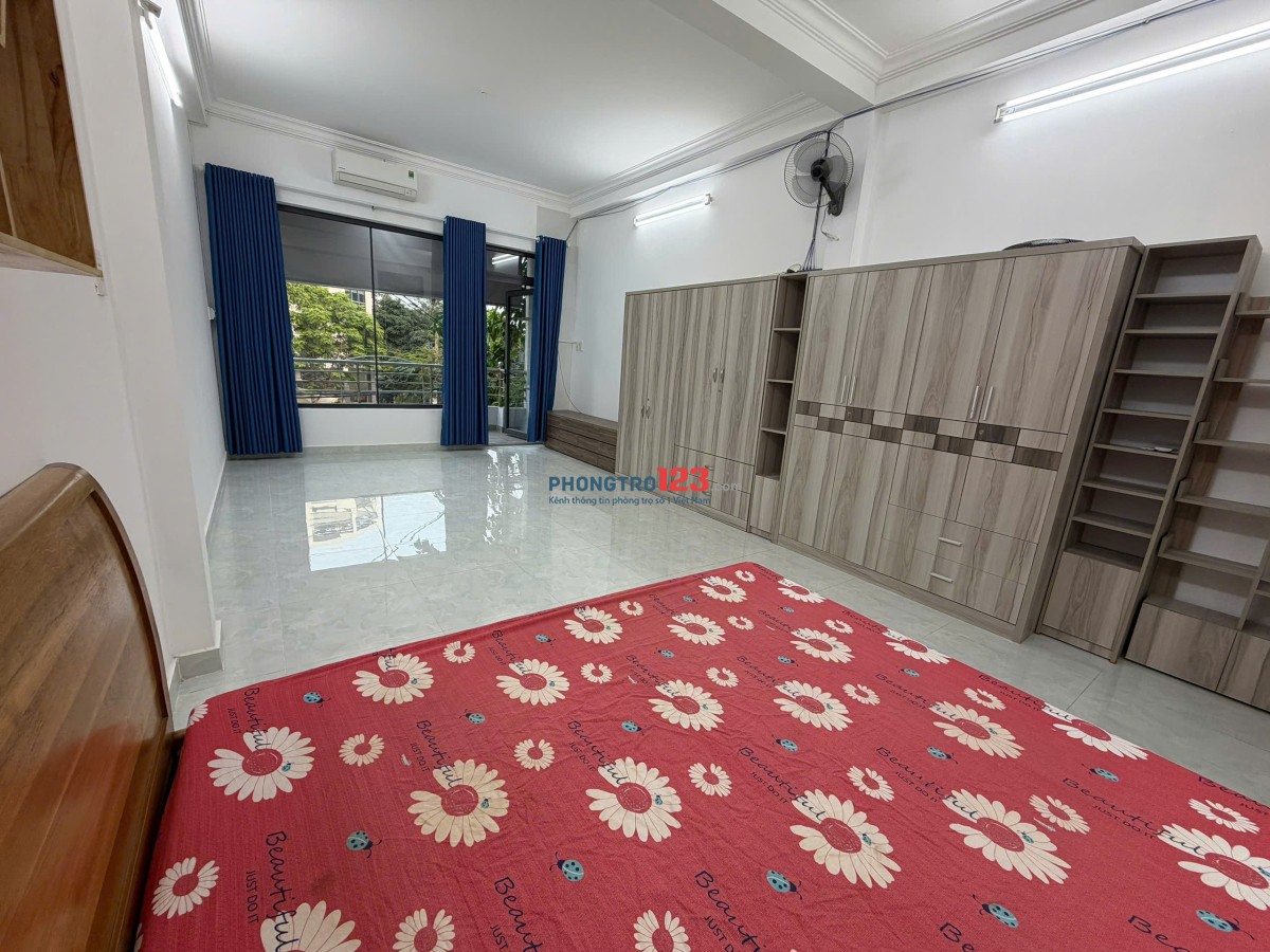 Phòng rộng, Đặng Thuỳ Trâm, full nội thất, có ban công