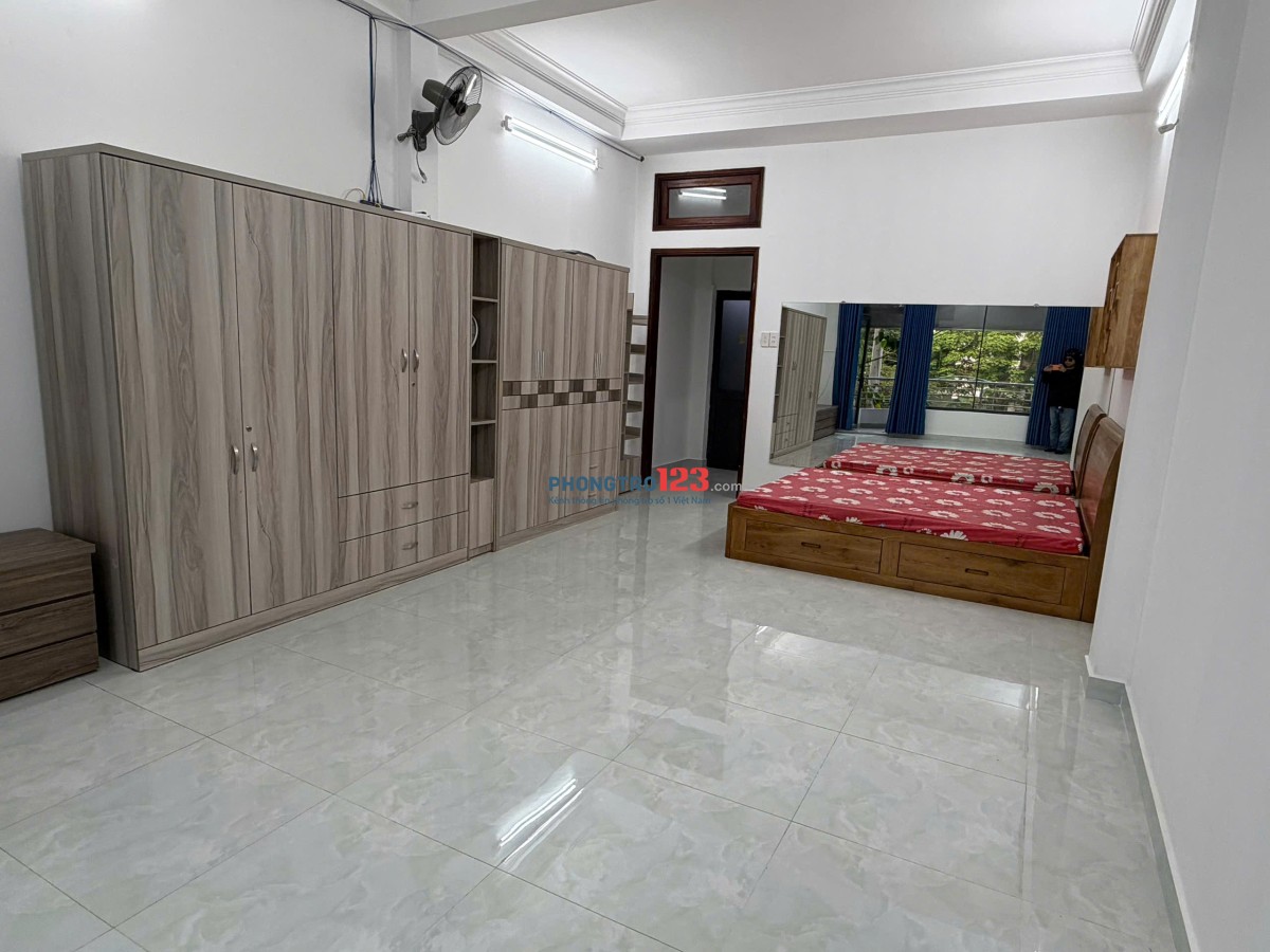 Phòng rộng, Đặng Thuỳ Trâm, full nội thất, có ban công