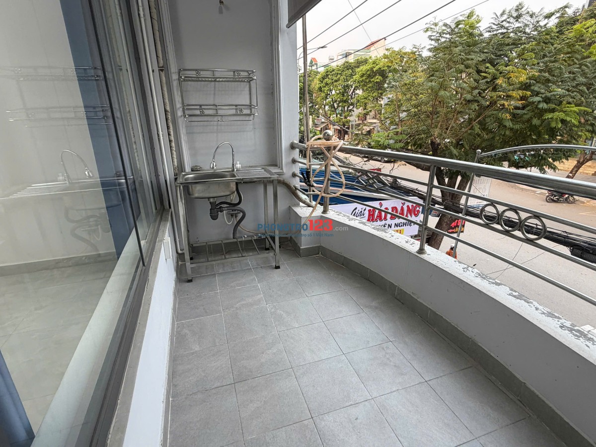 Phòng rộng, Đặng Thuỳ Trâm, full nội thất, có ban công