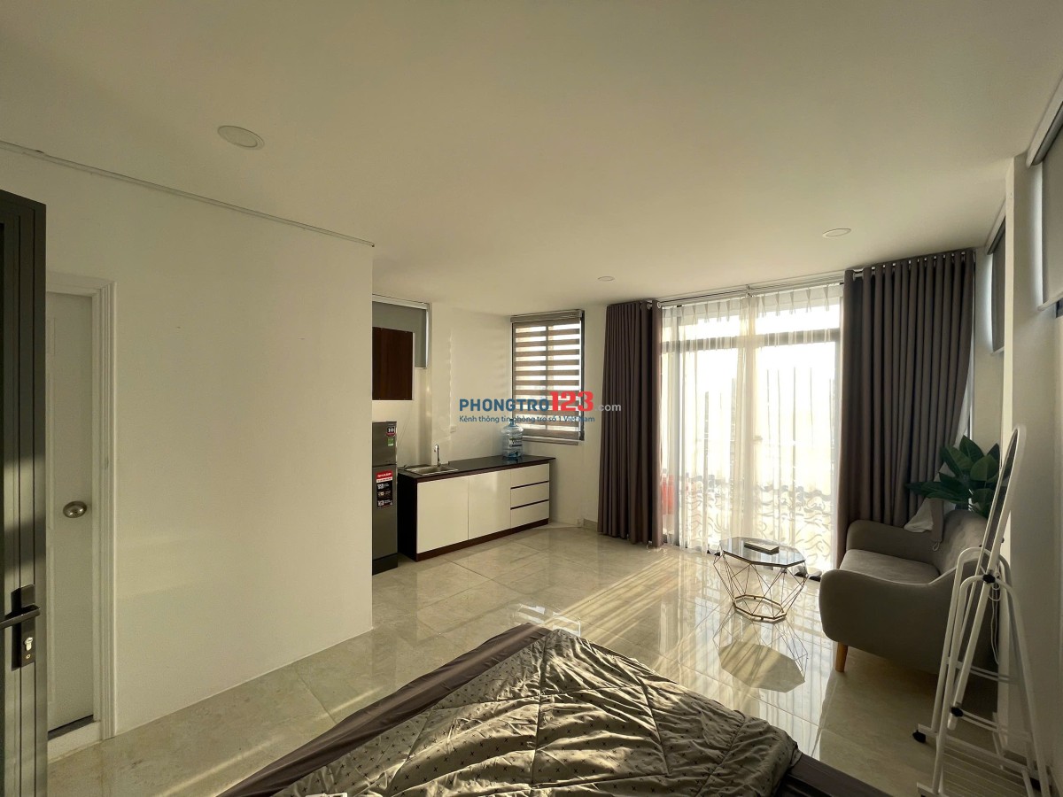 PHÒNG 45m2 BAN CÔNG THOÁNG FULL NỘI THẤT- MỚI NGAY CHỢ BÀ CHIỂU GIÁP QUẬN 1- NGUYỄN THƯỢNG HIỀN
