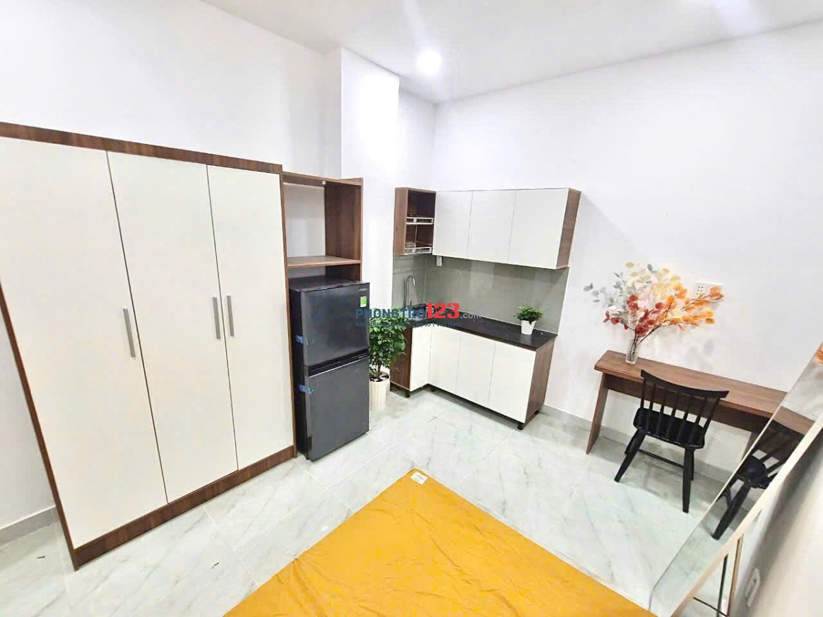 PHÒNG FULL NỘI THẤT BAN CÔNG SIÊU RỘNG ĐIỆN BIÊN PHỦ BÌNH THẠNH TIỆN NGHI DI CHUYỂN