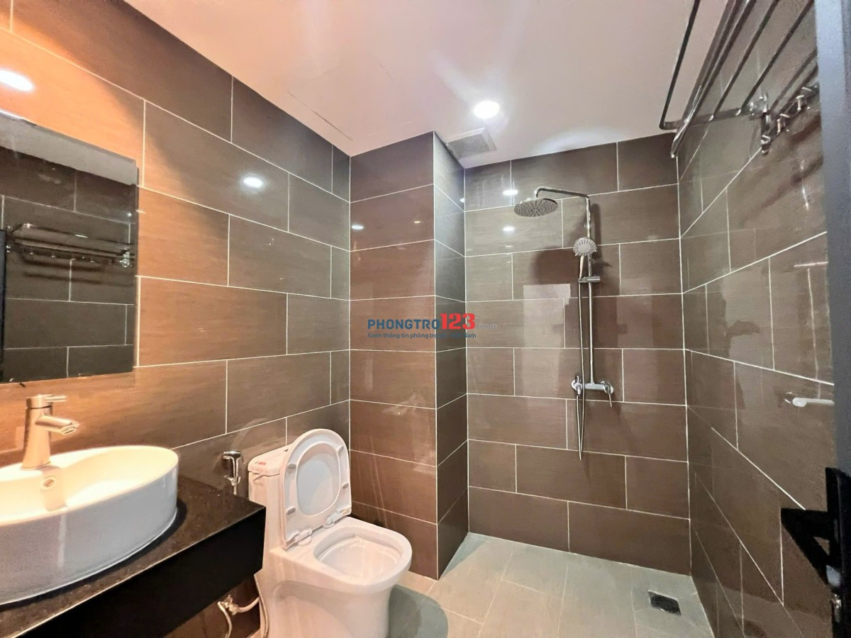 PHÒNG FULL NỘI THẤT CỬA SỔ LỚN NƠ TRANG LONG SIÊU THOÁNG RỘNG DỌN VÀO Ở NGAY KHU VỰC TRUNG TÂM