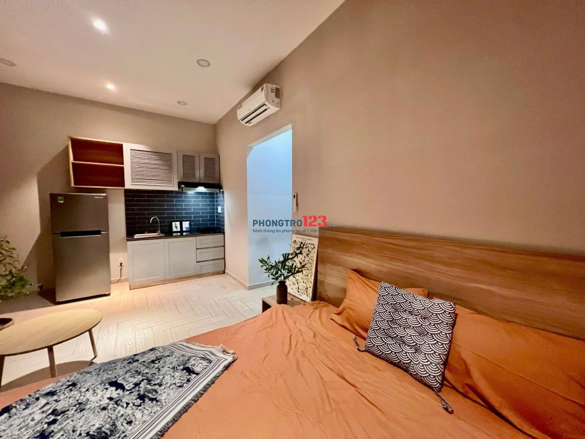 PHÒNG FULL NỘI THẤT CỬA SỔ LỚN NƠ TRANG LONG SIÊU THOÁNG RỘNG DỌN VÀO Ở NGAY KHU VỰC TRUNG TÂM