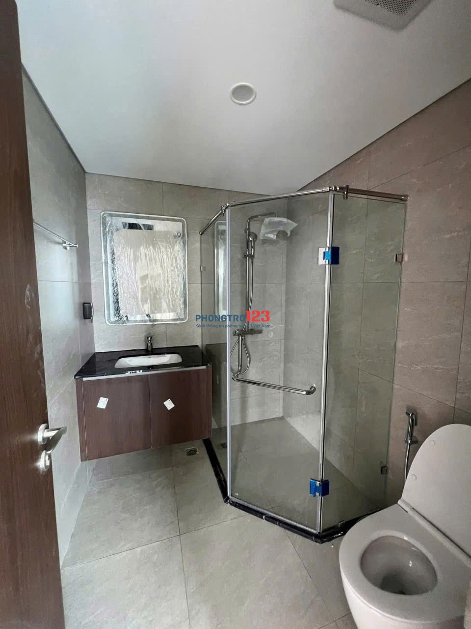 Cho thuê Duplex Central Plaza- 200m2 - 3PN, 1 trệt 1 lầu giá 19,5 tr/th