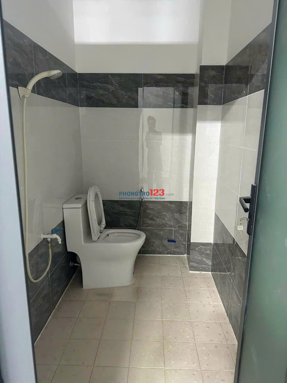 Nhà riêng 40m2,1 lầu, 2p ngủ,MBKD tầng trệt, Cô Bắc,- giá 14,5tr/tháng