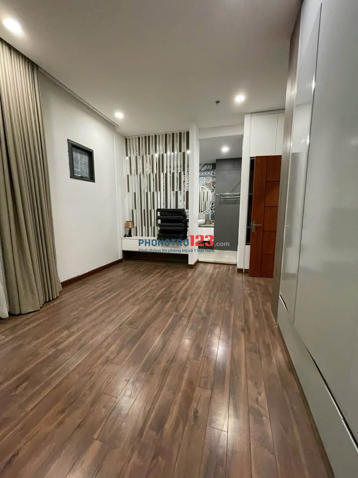 Cho thuê Duplex C/c cao cấp Sky Center, Phổ Quang - Dt: 195m, 3PN giá 21tr/tháng