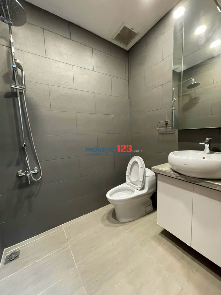 Cho thuê Duplex C/c cao cấp Sky Center, Phổ Quang - Dt: 195m, 3PN giá 21tr/tháng