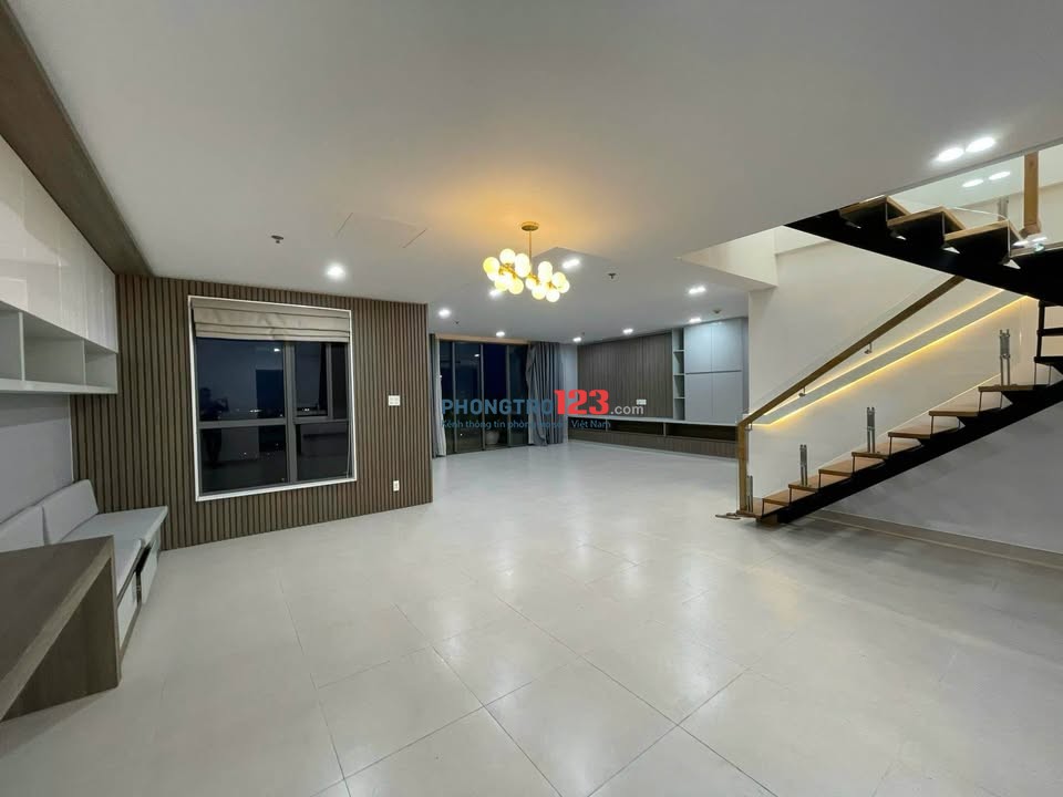 Cho thuê Duplex C/c cao cấp Sky Center, Phổ Quang - Dt: 195m, 3PN giá 21tr/tháng