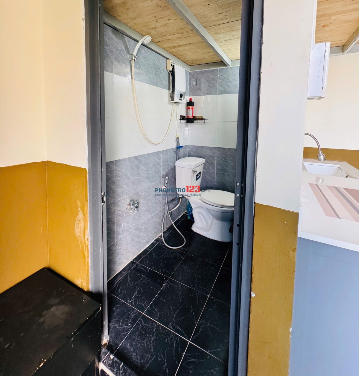 Cho thuê căn hộ duplex, có ban Công lớn đường Vạn Kiếp gần chợ Bà Chiểu, tiện đi quận 1, Phú Nhuận
