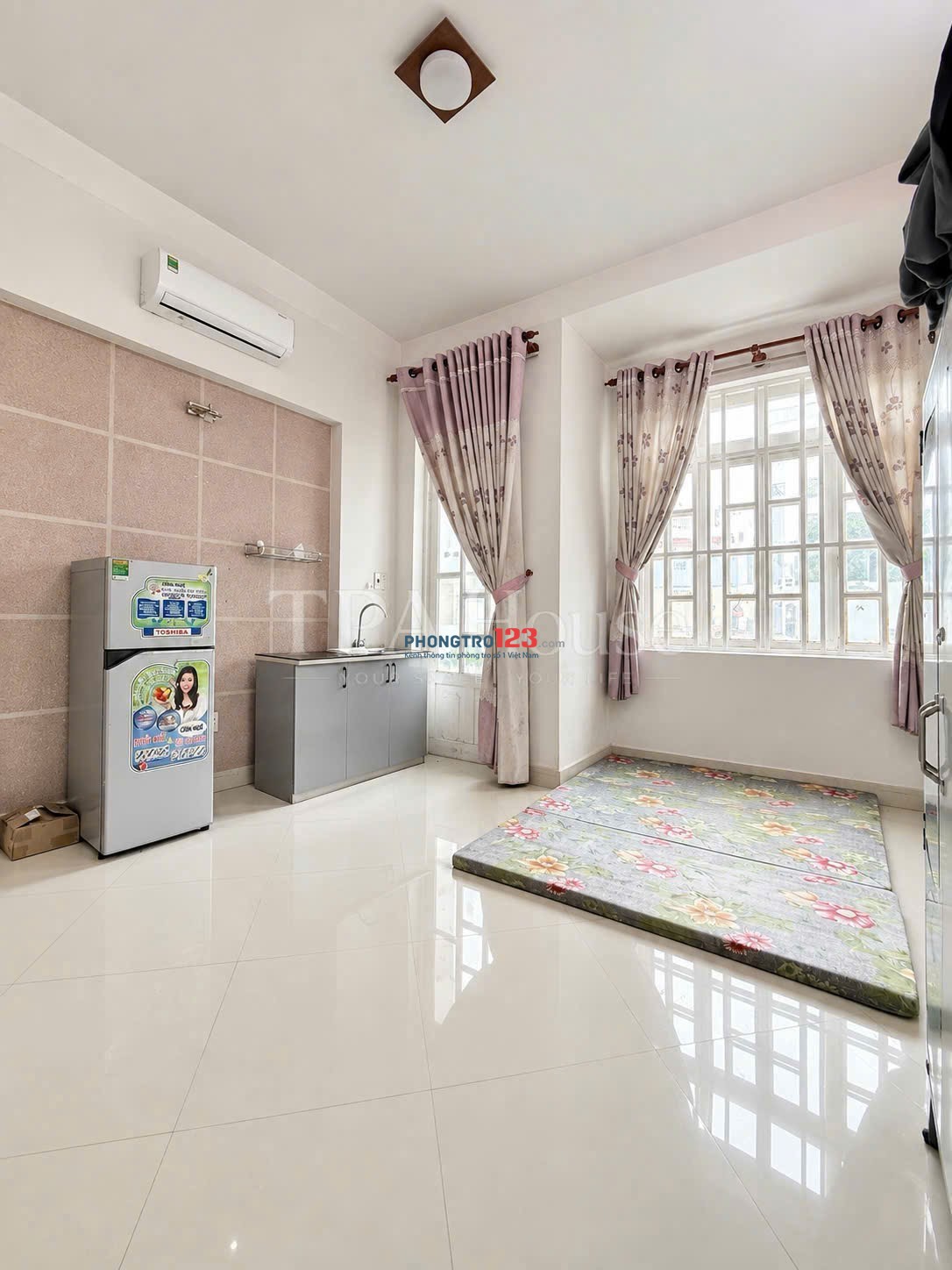 Cho thuê phòng có ban công, cửa sổ lớn, đầy đủ tiện nghi – Bình Thạnh gần UEF, HIU
