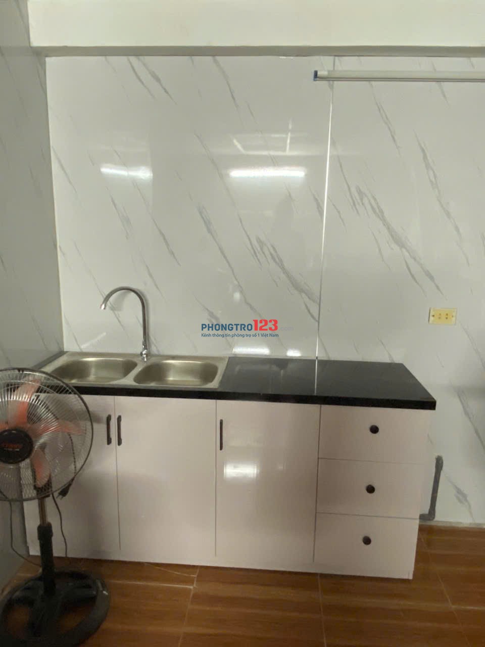 Phòng mặt tiền Đinh Bộ Lĩnh ngay Bến Xe, 40m2, 5tr