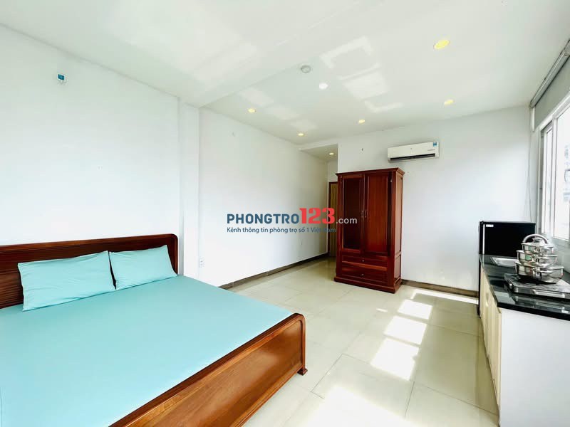 Studio bancon full tiện nghi tại đường d1 gần metro tân cảng, đh gtvt