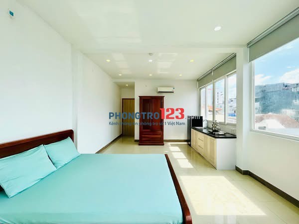 Studio bancon full tiện nghi tại đường d1 gần metro tân cảng, đh gtvt