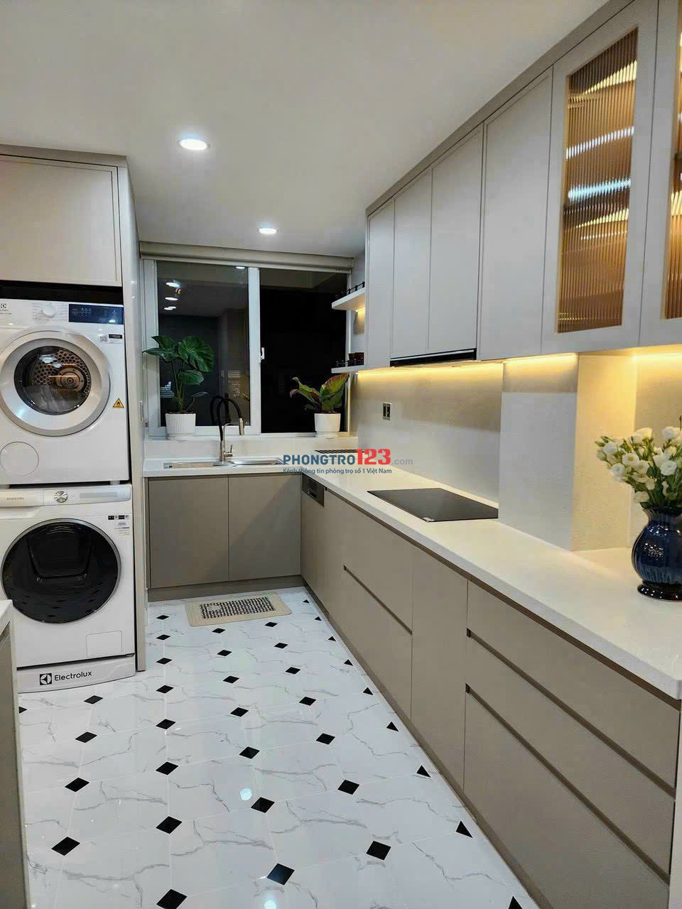 Penthouse Satra Eximland -200m2 nội thất cao cấp 4PN, 3WC Giá thuê 49 Tr/th