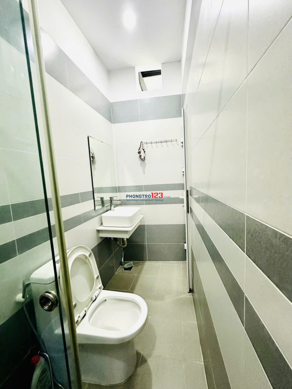 Cho thuê phòng đầy đủ nội thất đường 18, gần công viên Làng Hoa gò vấp. Giá 4tr/ 1 tháng