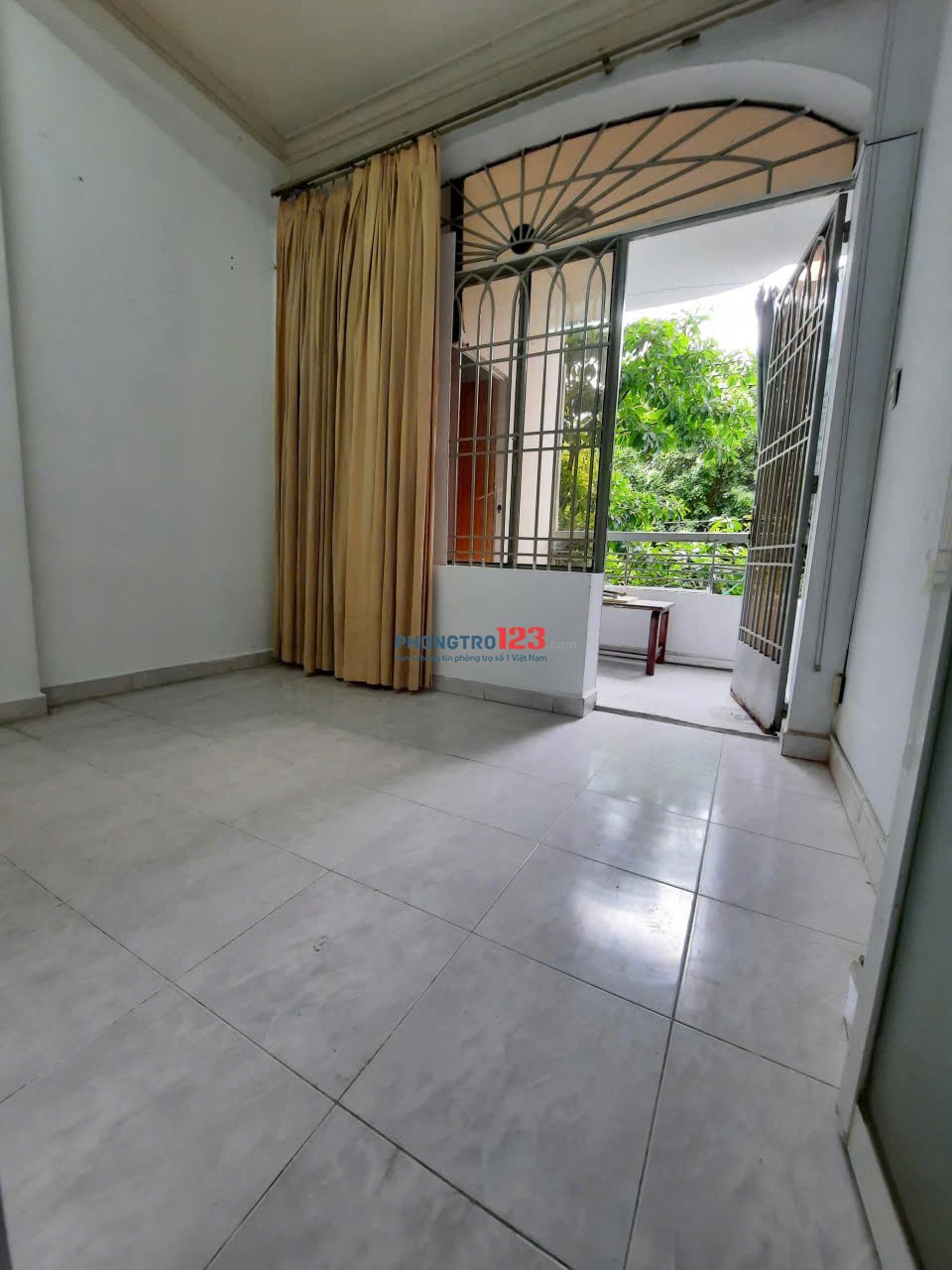 PHÒNG BAN CÔNG THOÁNG MÁT Ngay Cộng Hòa-THĂNG LONG
