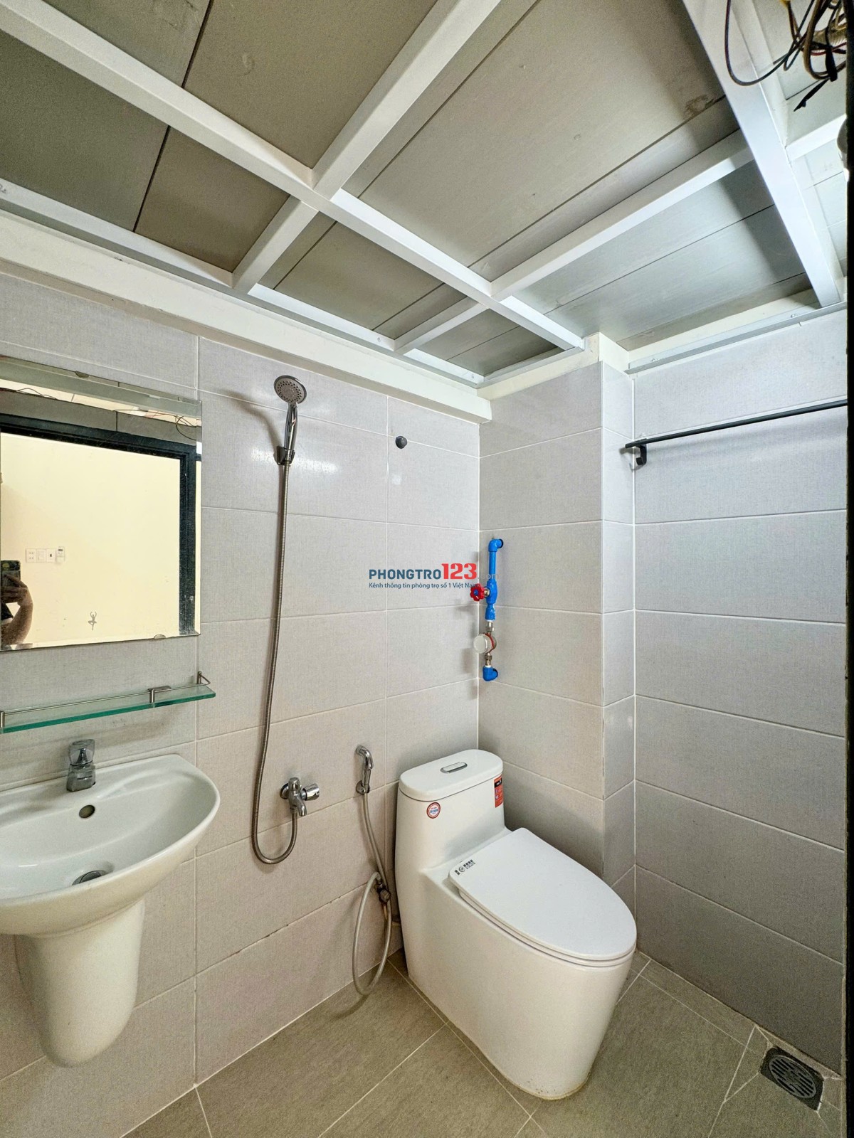 PHÒNG GÁC LỬNG BAN CÔNG CAO CẤP NGAY GẦN CHỢ HOÀNG HOA THÁM