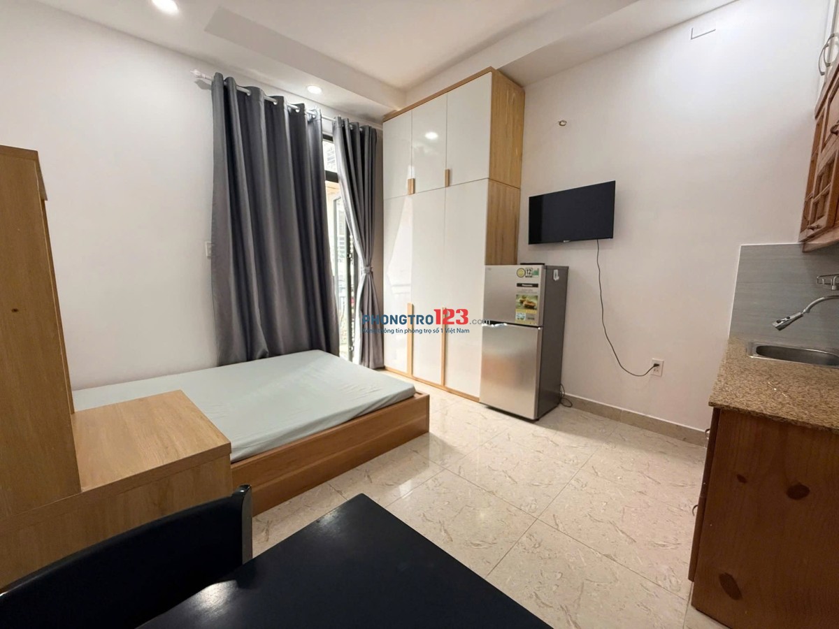 Cho thuê căn hộ ban công lớn, thang máy, full NT – Lê Văn Duyệt, Bình Thạnh sát Chợ Bà Chiểu & Q1