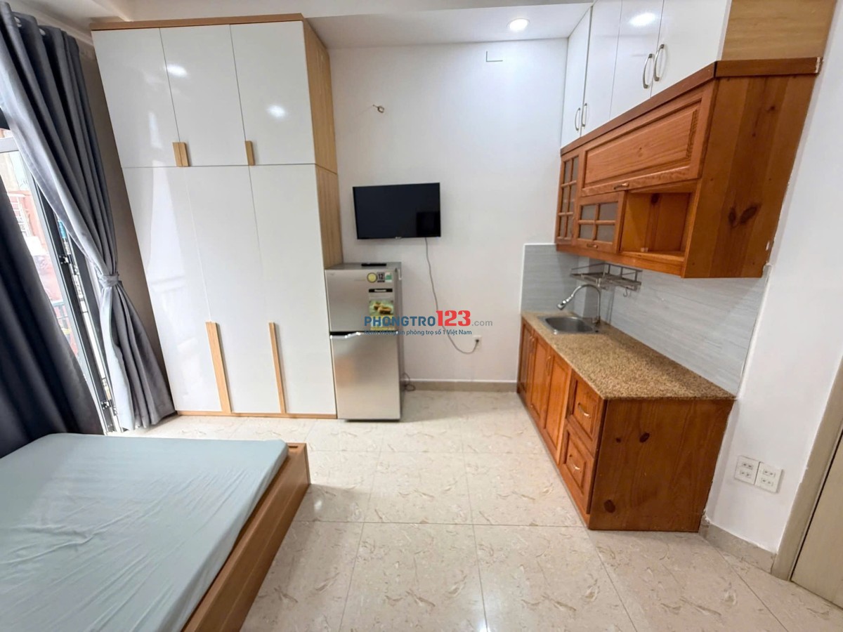 Cho thuê căn hộ ban công lớn, thang máy, full NT – Lê Văn Duyệt, Bình Thạnh sát Chợ Bà Chiểu & Q1
